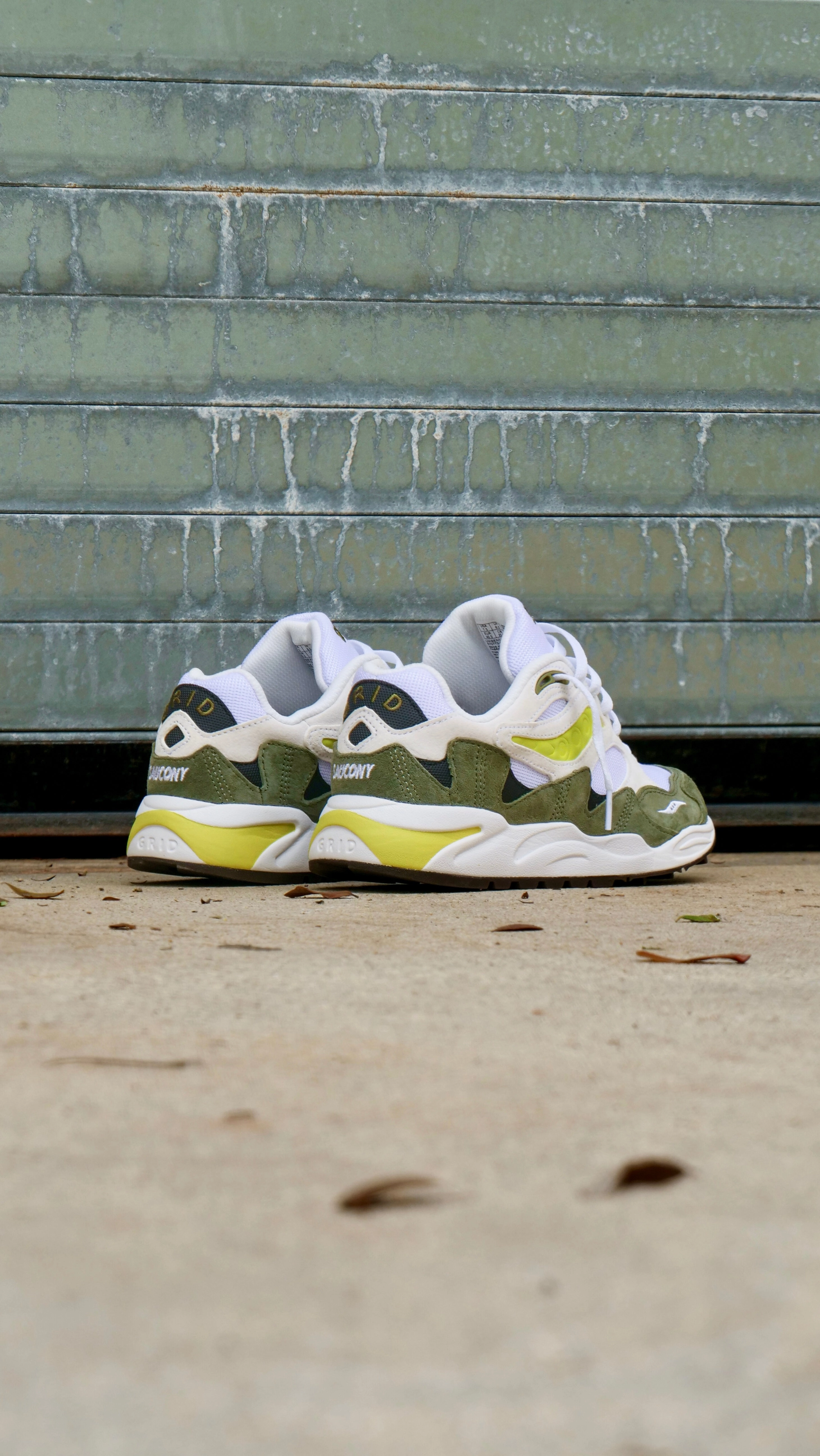 Mens Saucony Grid Shadow 2 Essential (White/Green) Saucony versatile athletic footwear
