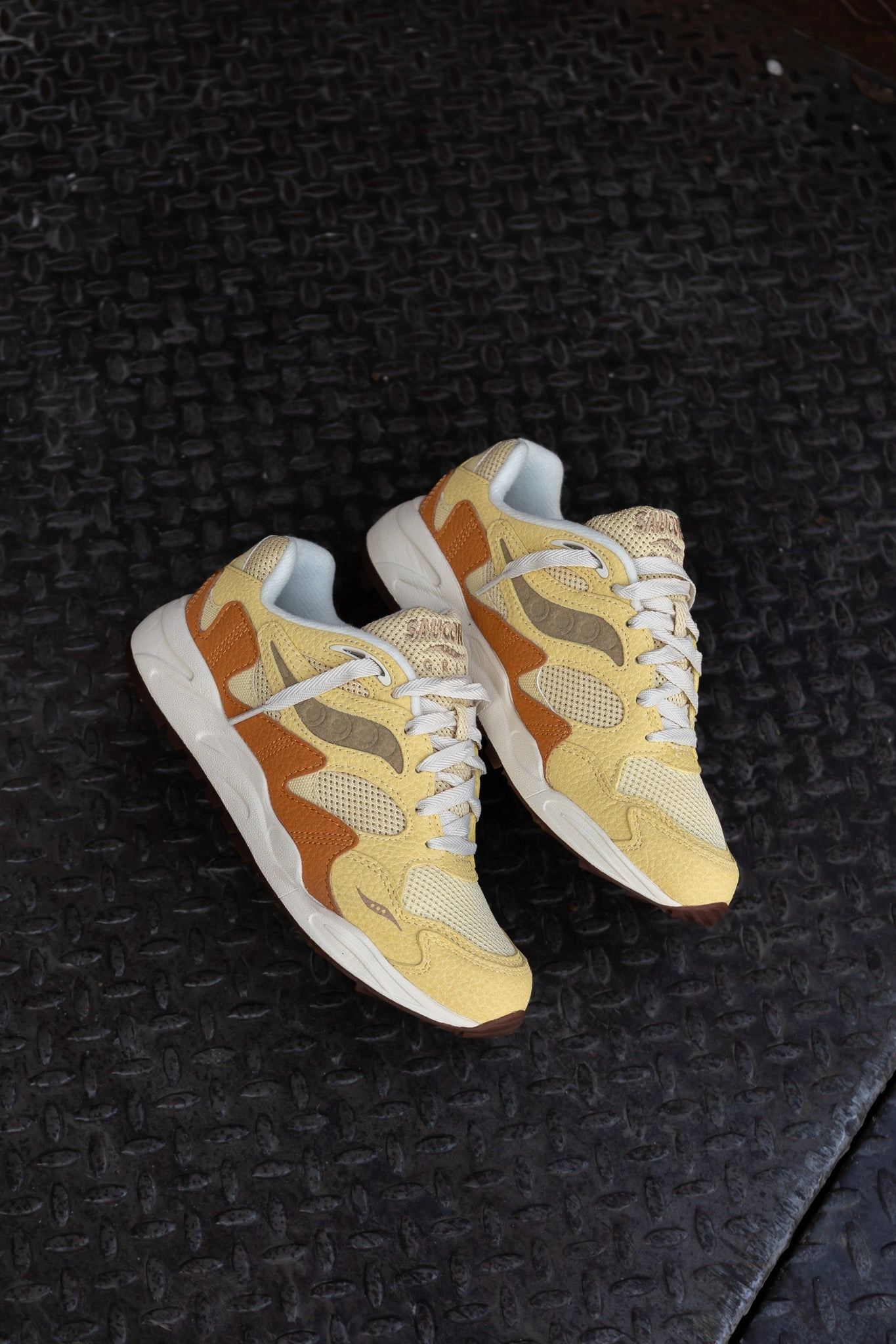 Mens Saucony Grid Shadow 2 (Mustard/Tan) Saucony versatile athletic footwear