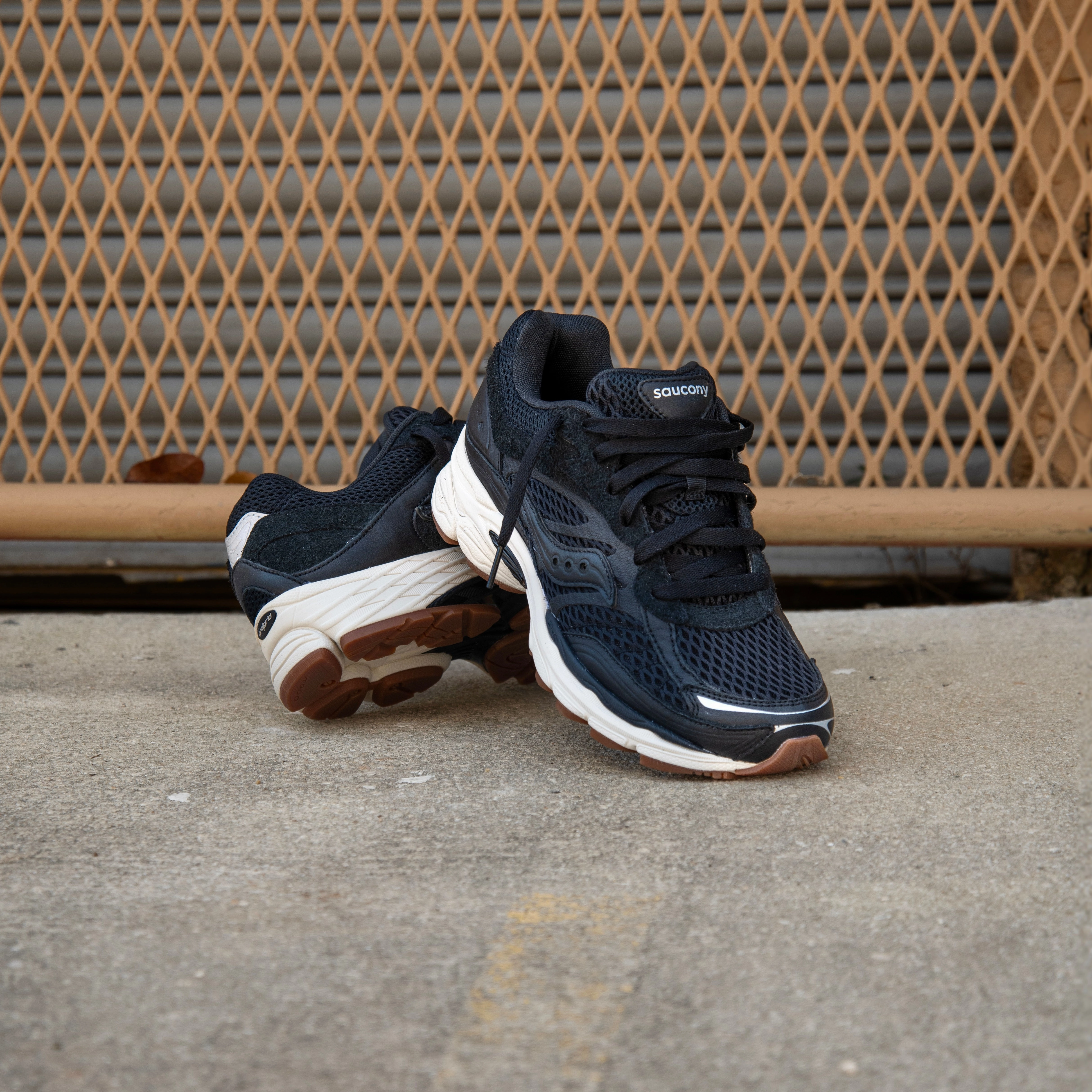 Mens Saucony ProGrid Omni 9 (Crafted Black) Saucony versatile athletic footwear