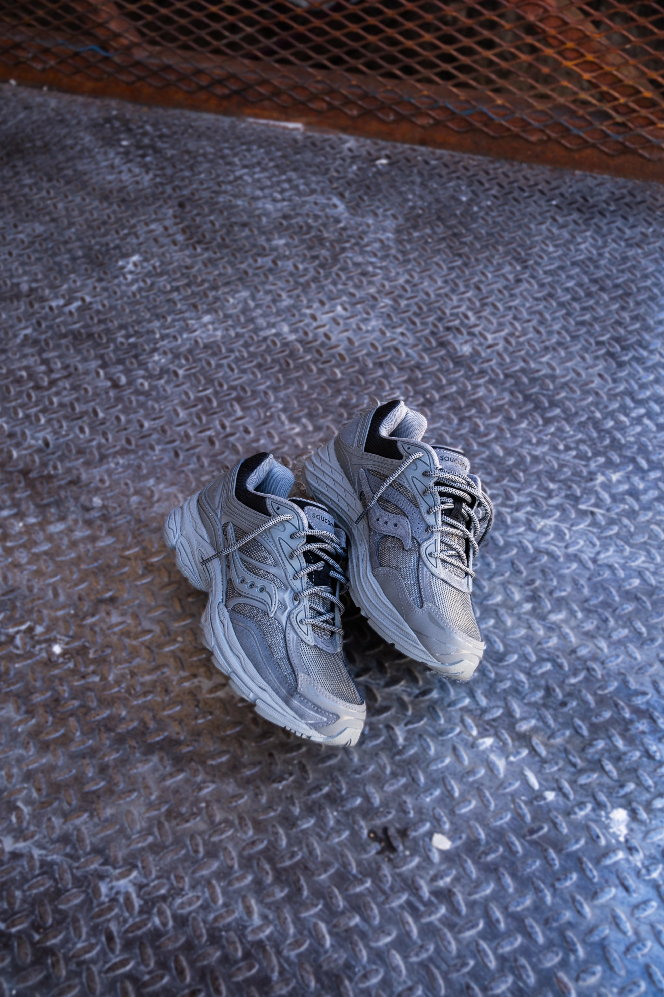Mens Saucony ProGrid Omni 9 (Grey/Gris) Saucony versatile athletic footwear
