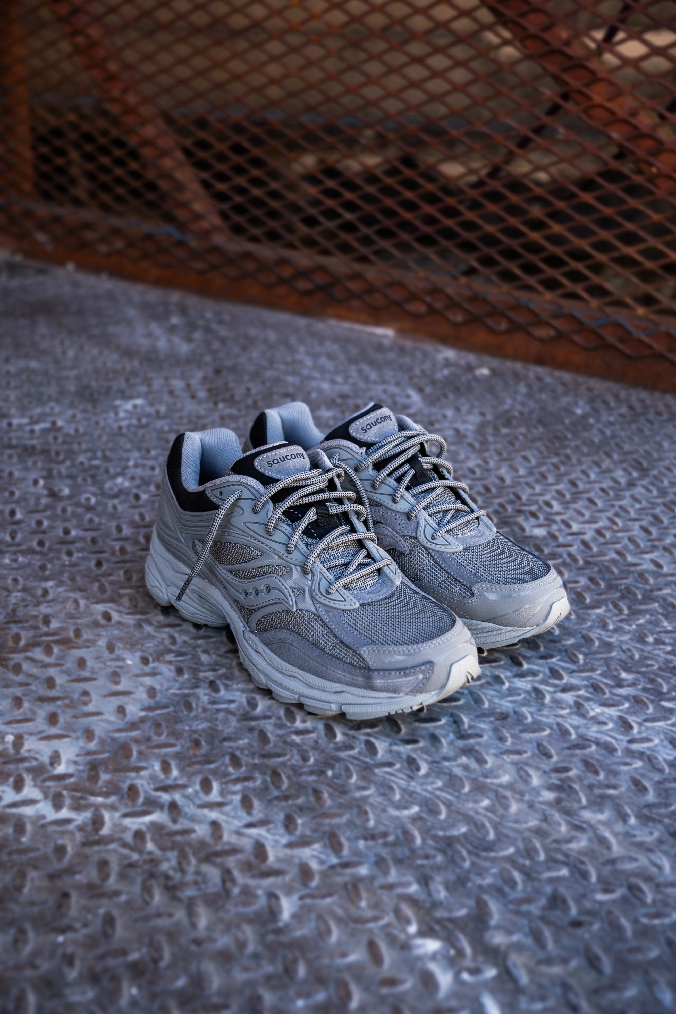 Mens Saucony ProGrid Omni 9 (Grey/Gris) Saucony versatile athletic footwear