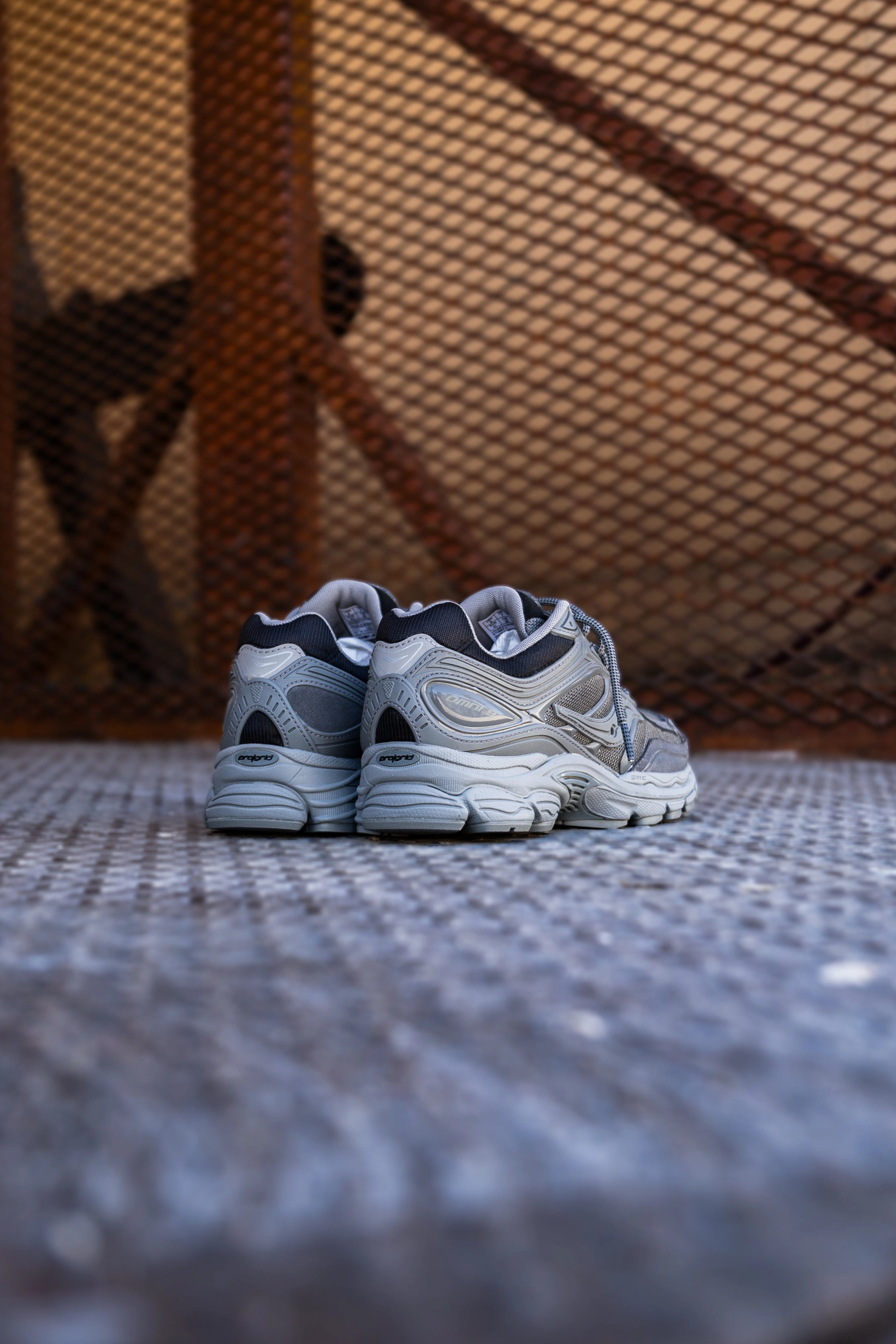Mens Saucony ProGrid Omni 9 (Grey/Gris) Saucony versatile athletic footwear