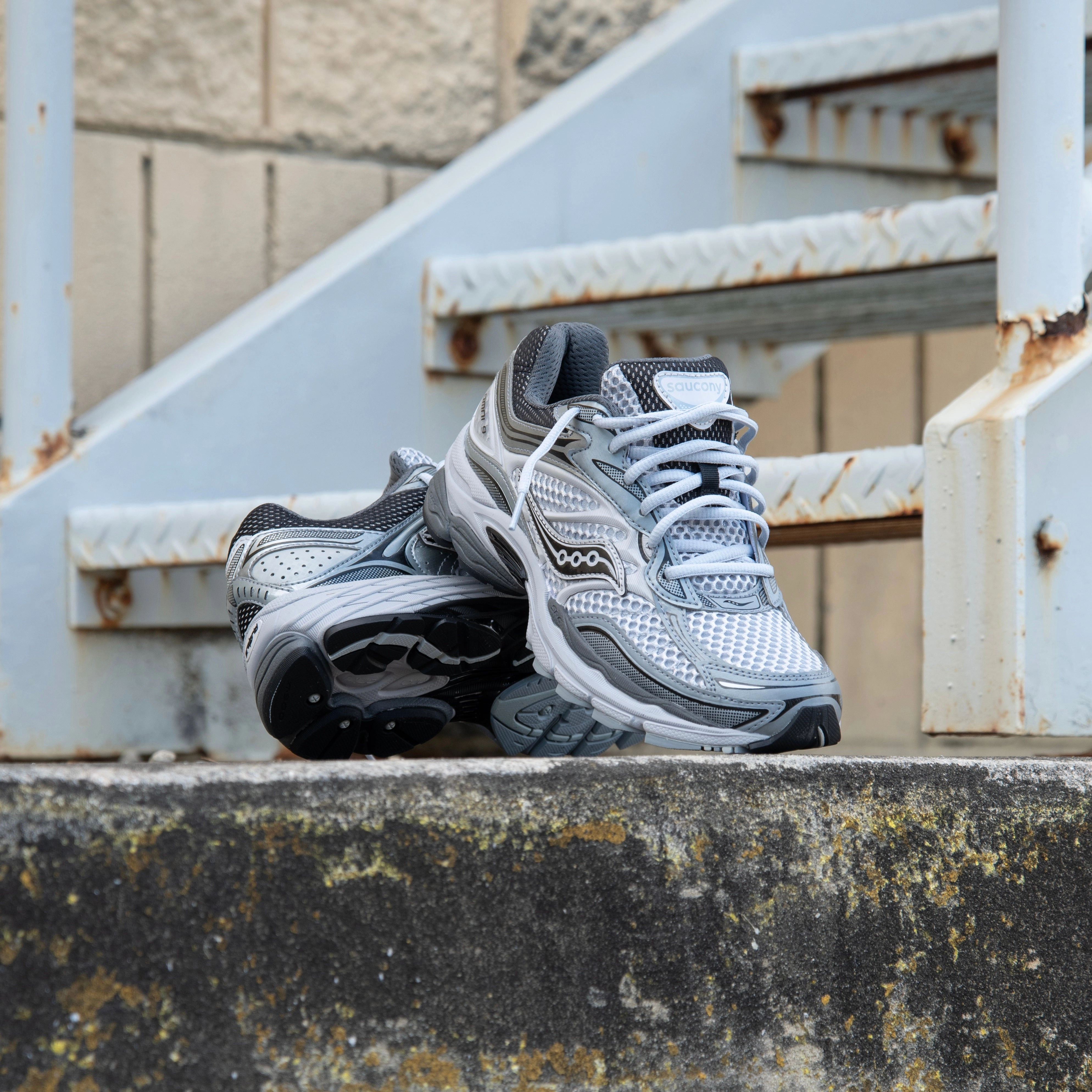 Mens Saucony ProGrid Omni 9 (Microchip/Gris) Saucony versatile athletic footwear