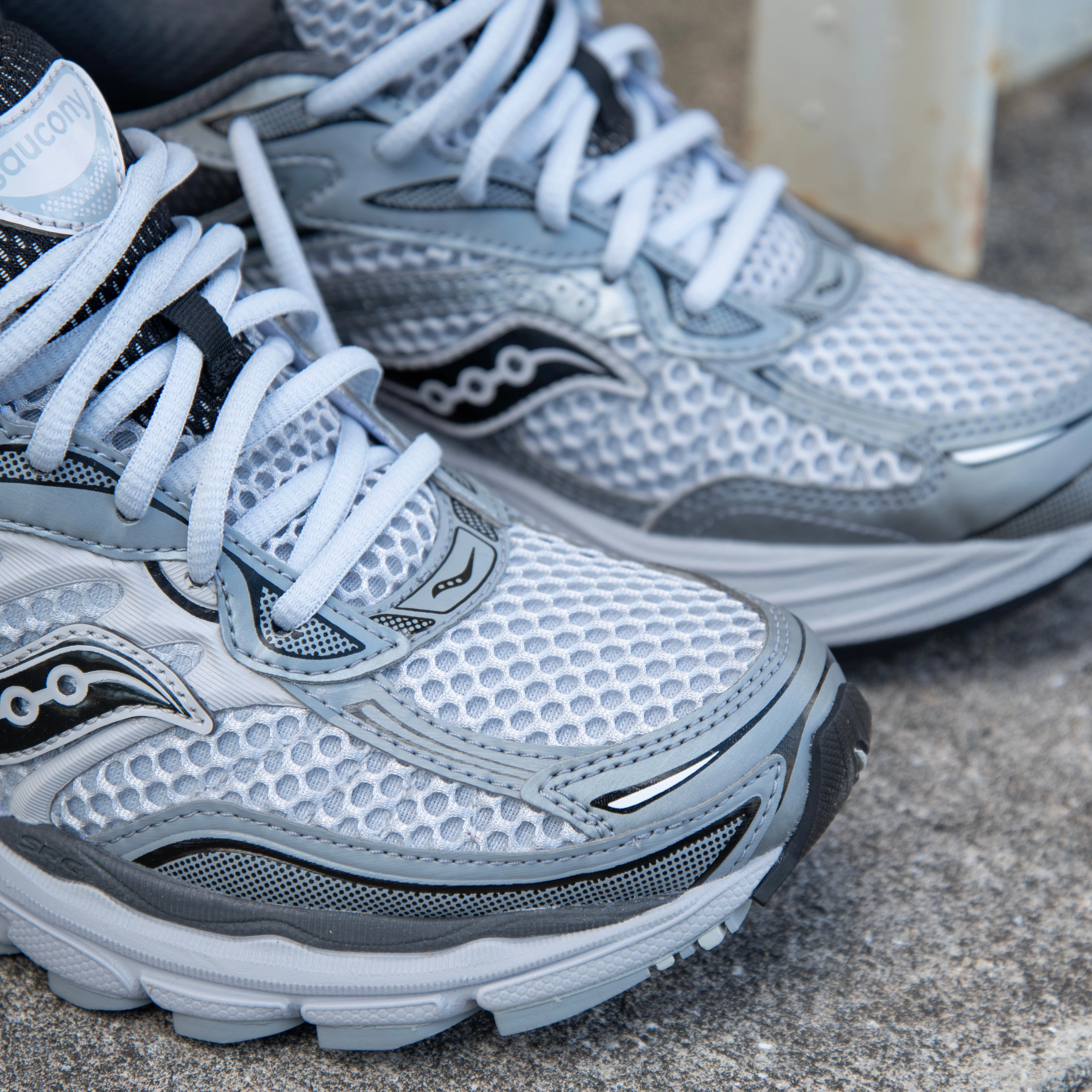 Mens Saucony ProGrid Omni 9 (Microchip/Gris) Saucony versatile athletic footwear
