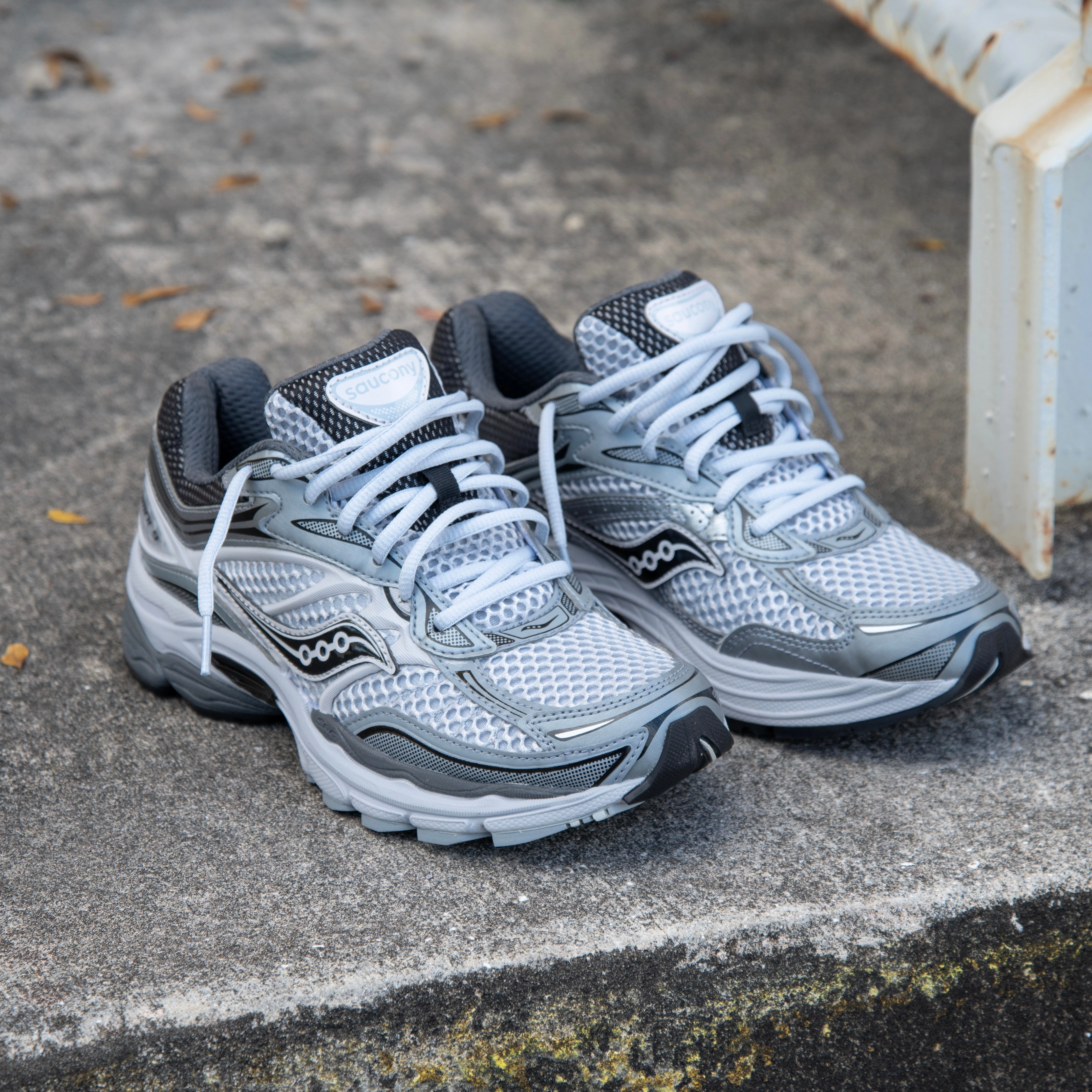 Mens Saucony ProGrid Omni 9 (Microchip/Gris) Saucony versatile athletic footwear