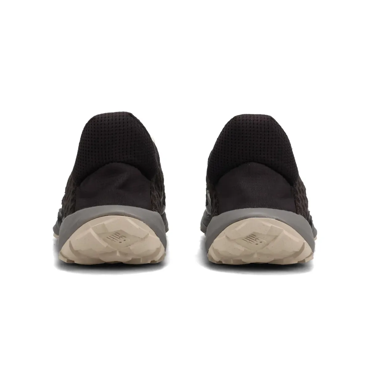 Minimus Trail 'Black' New Balance sneaker close-ups