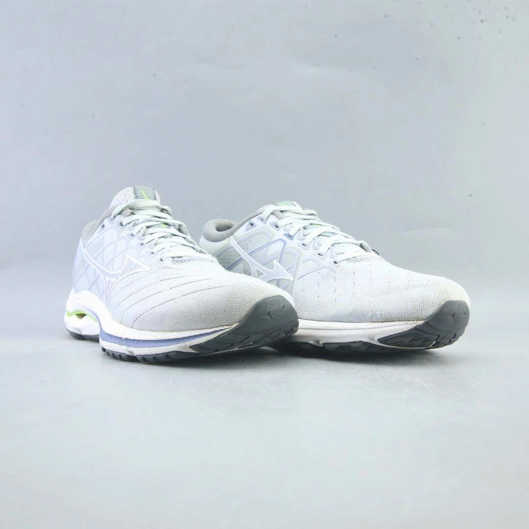MIZUNO WAVE INSPIRE 18 Mizuno sport shoe styles