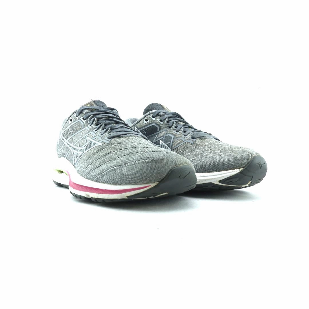 MIZUNO WAVE INSPIRE 18 Mizuno sport shoe styles