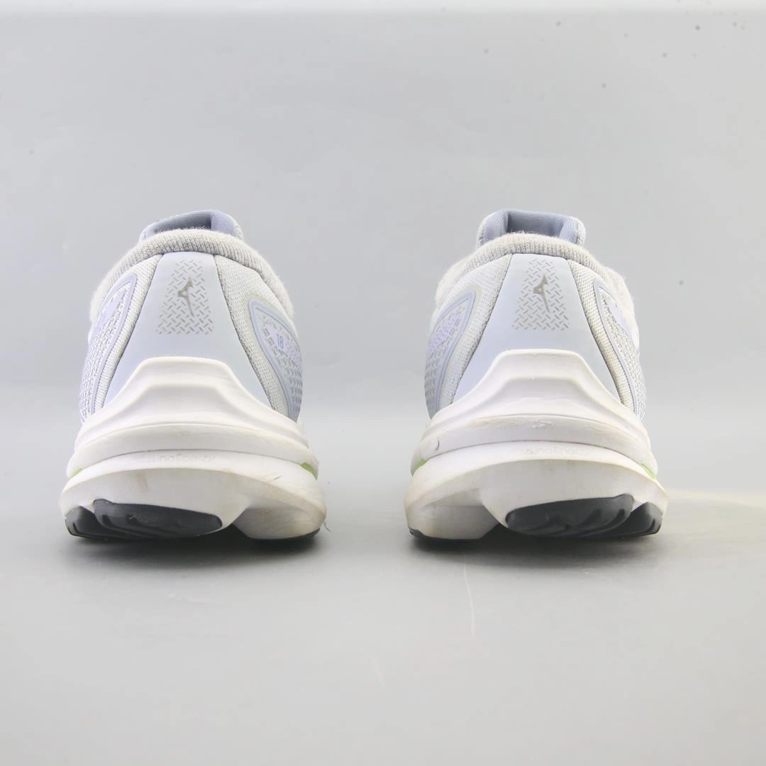 MIZUNO WAVE INSPIRE 18 Mizuno sport shoe styles