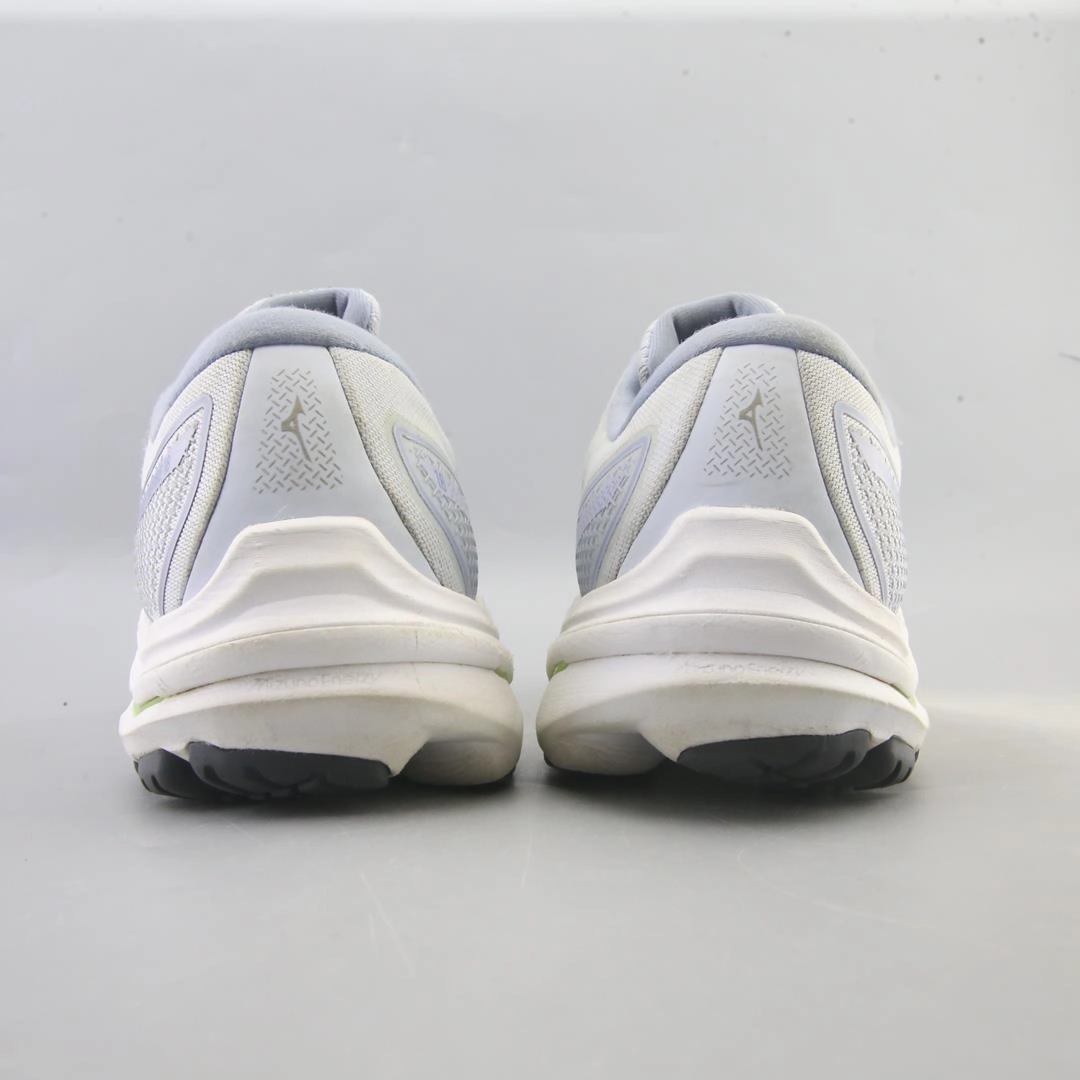 MIZUNO WAVE INSPIRE 18 Mizuno sport shoe styles
