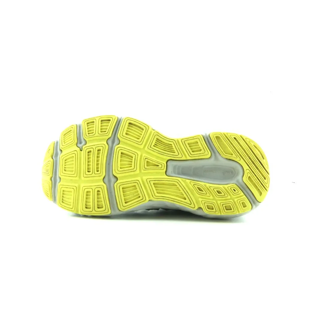 NEW BALANCE 680V5 New Balance casual shoe looks