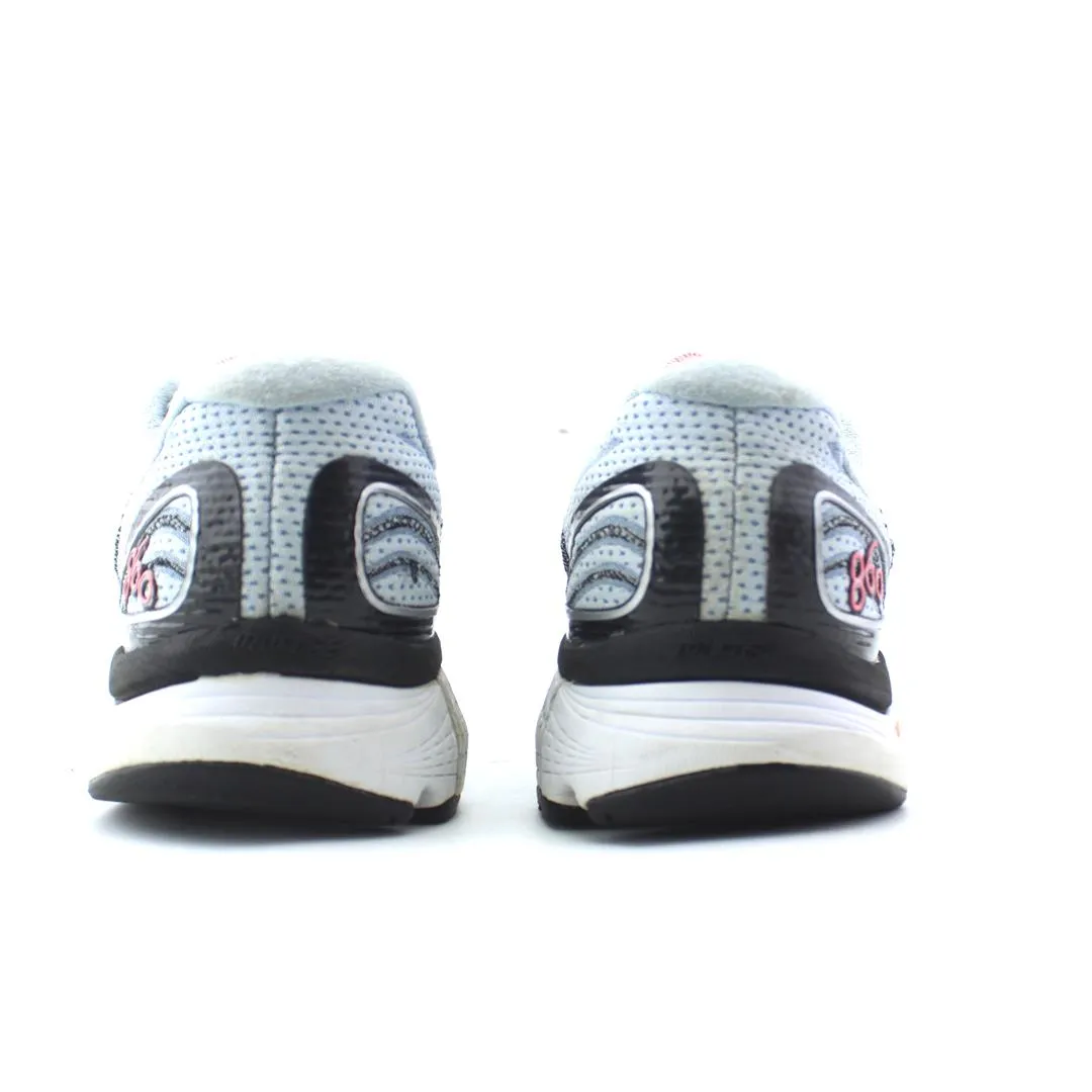 NEW BALANCE 860 V9 retro New Balance shoe shots