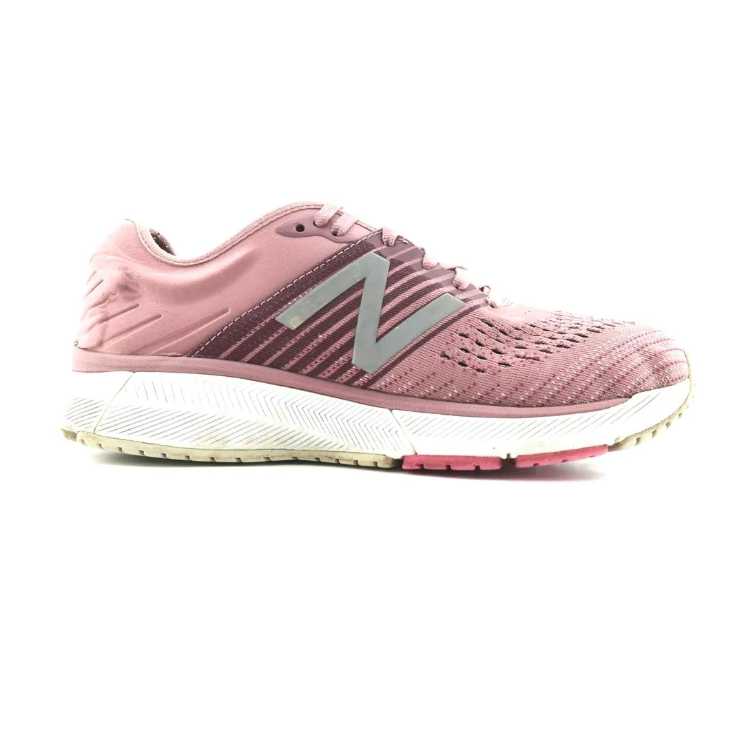 NEW BALANCE 860V10 New Balance casual shoe looks