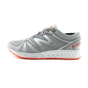 NEW BALANCE 882V2 New Balance athletic performance footwear