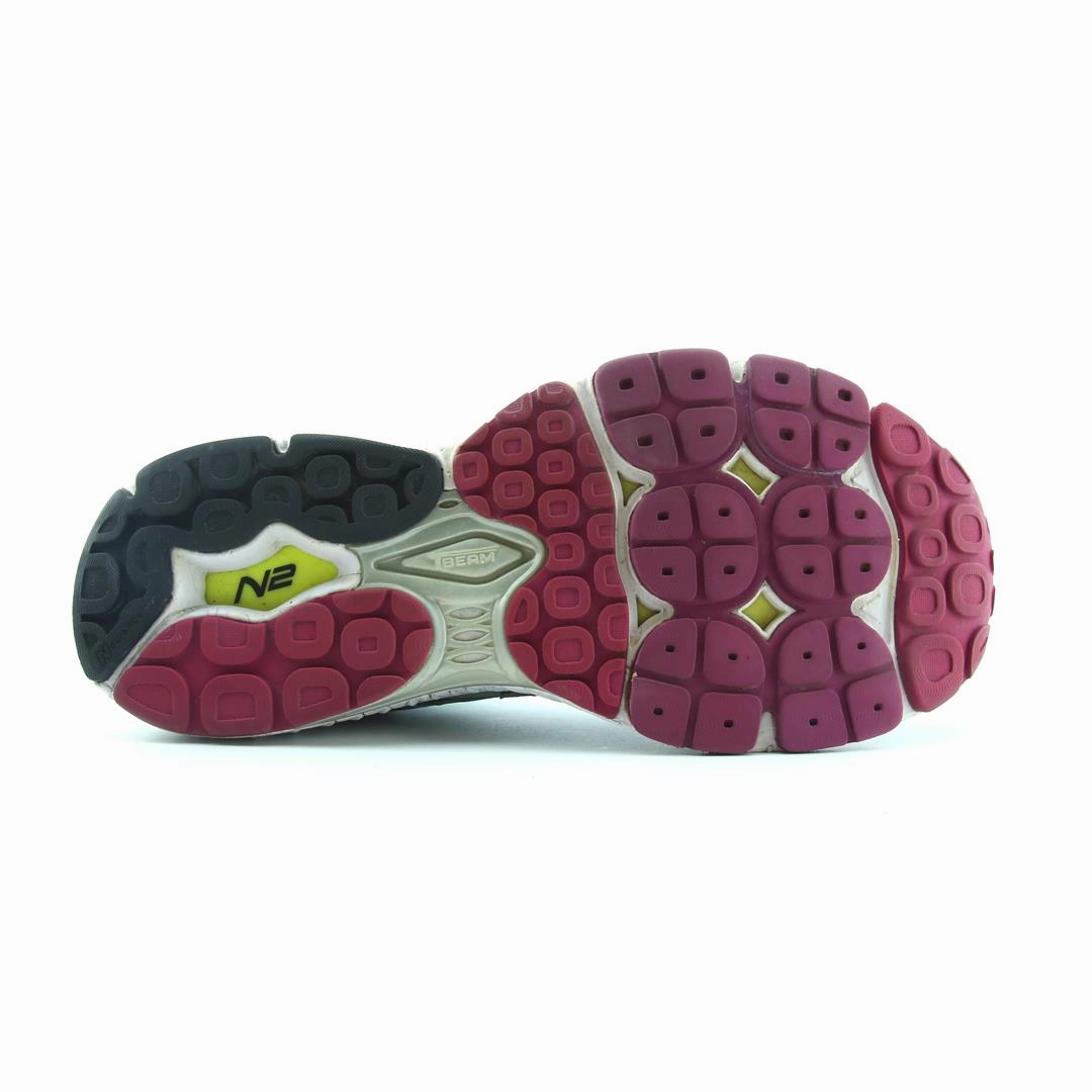 NEW BALANCE 1260 V6 stylish New Balance designs