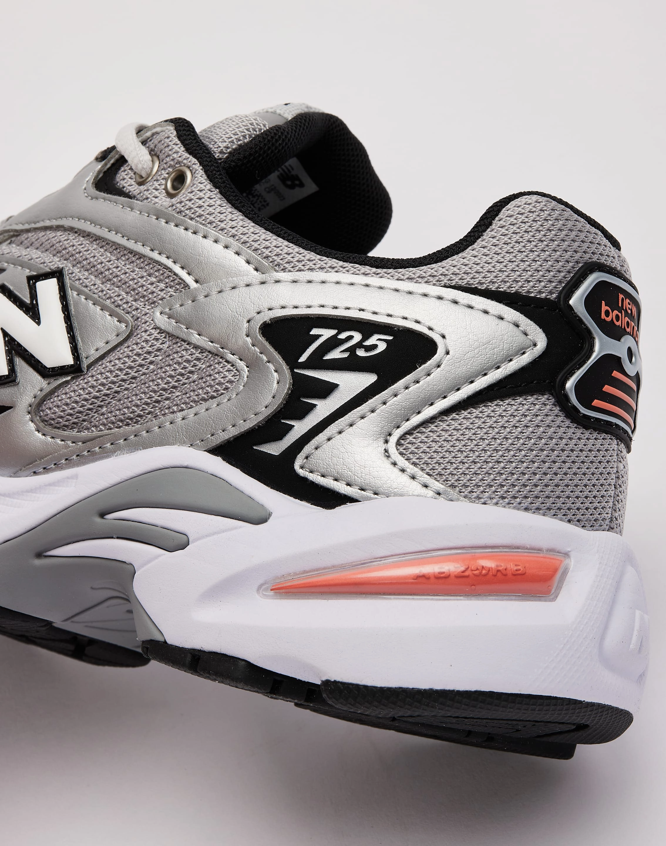 New Balance 725v1 Cushioned Shoes