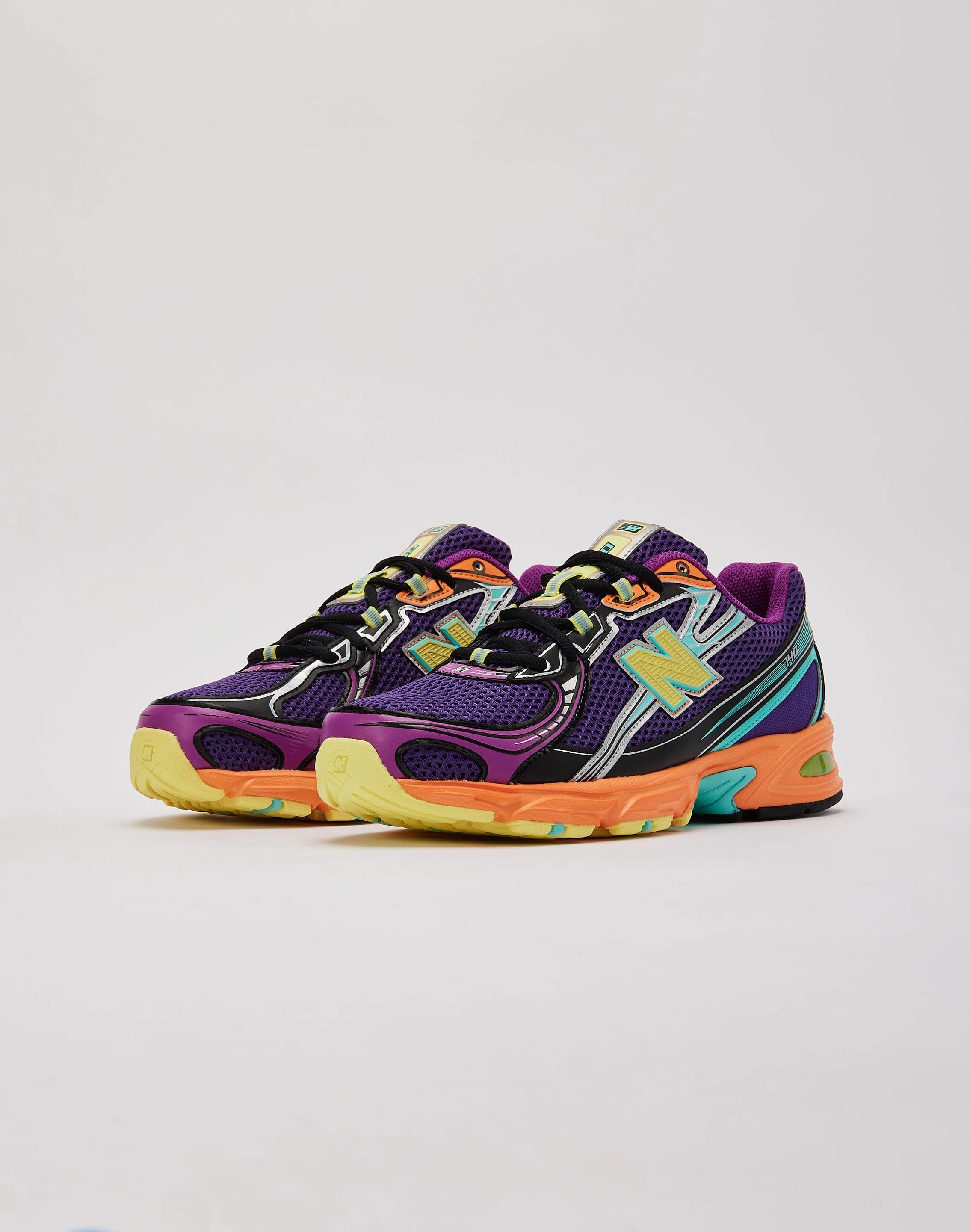 New Balance 740 Cushioned Shoes