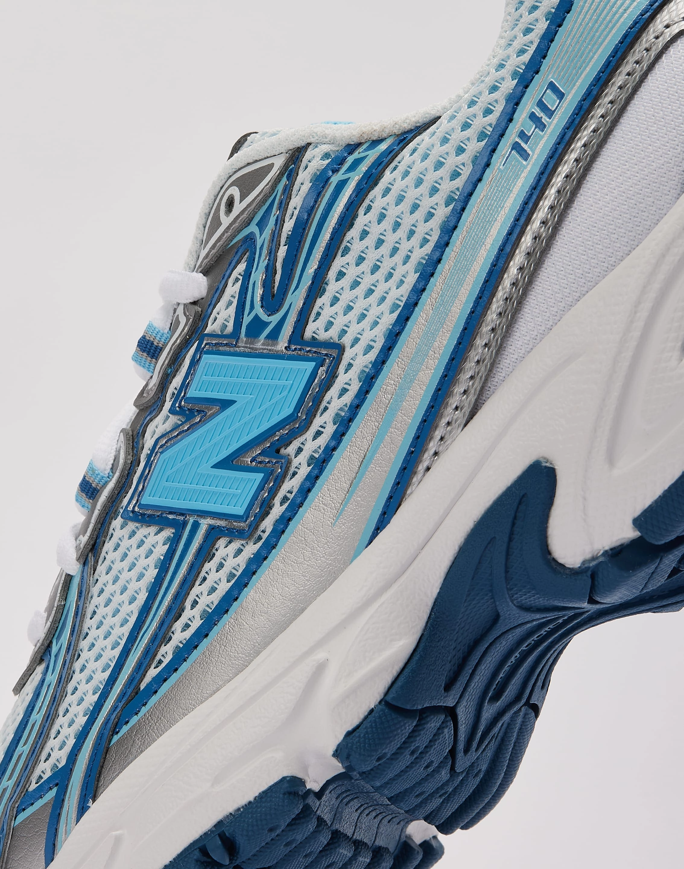 New Balance 740 Cushioned Shoes