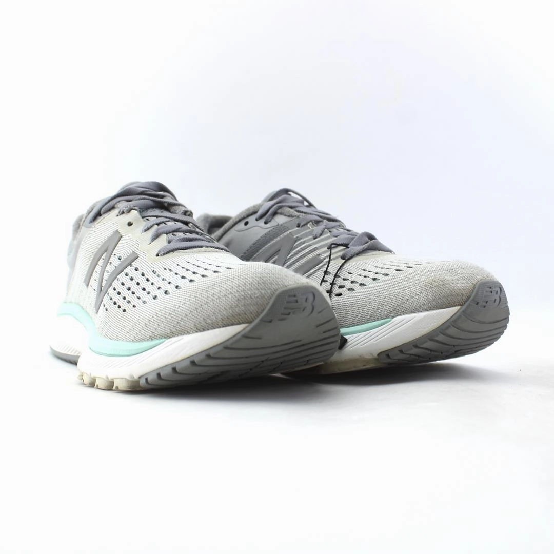 NEW BALANCE FRESH FOAM X 860V10 retro New Balance shoe shots