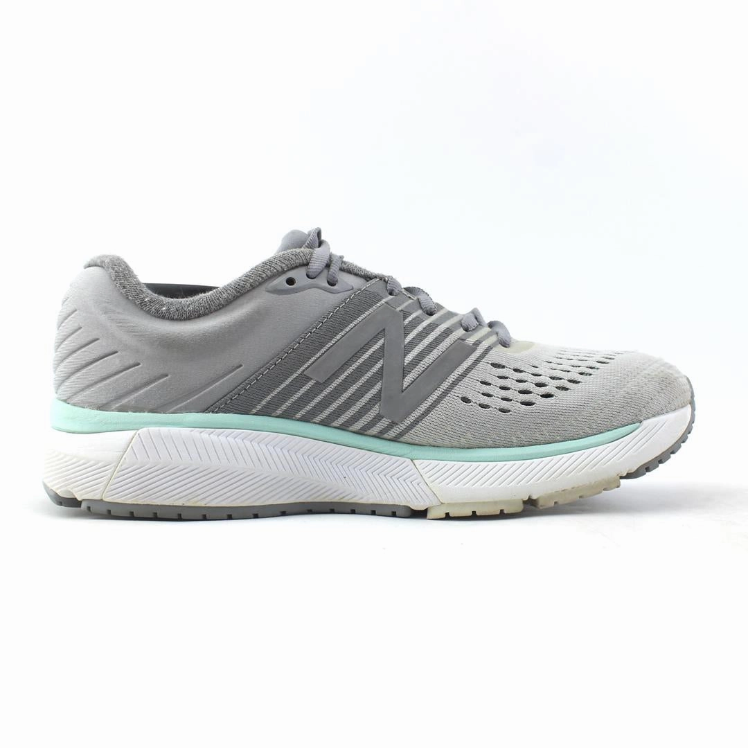 NEW BALANCE FRESH FOAM X 860V10 retro New Balance shoe shots