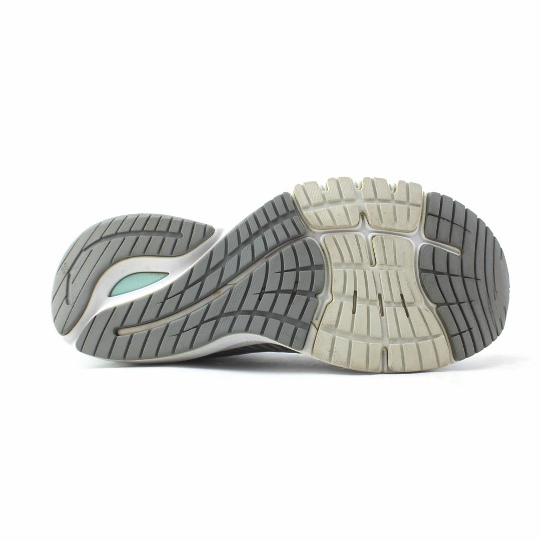 NEW BALANCE FRESH FOAM X 860V10 retro New Balance shoe shots