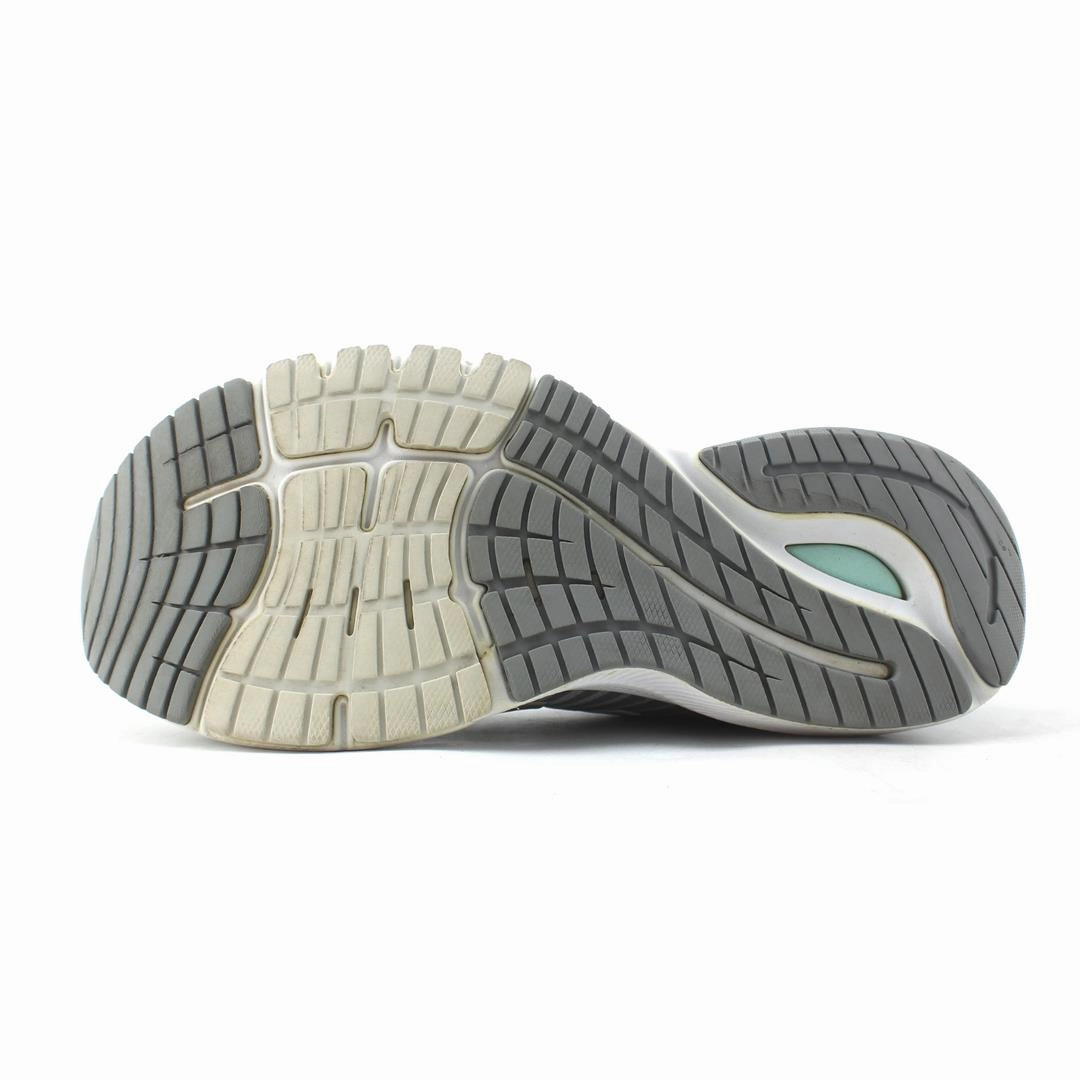 NEW BALANCE FRESH FOAM X 860V10 retro New Balance shoe shots