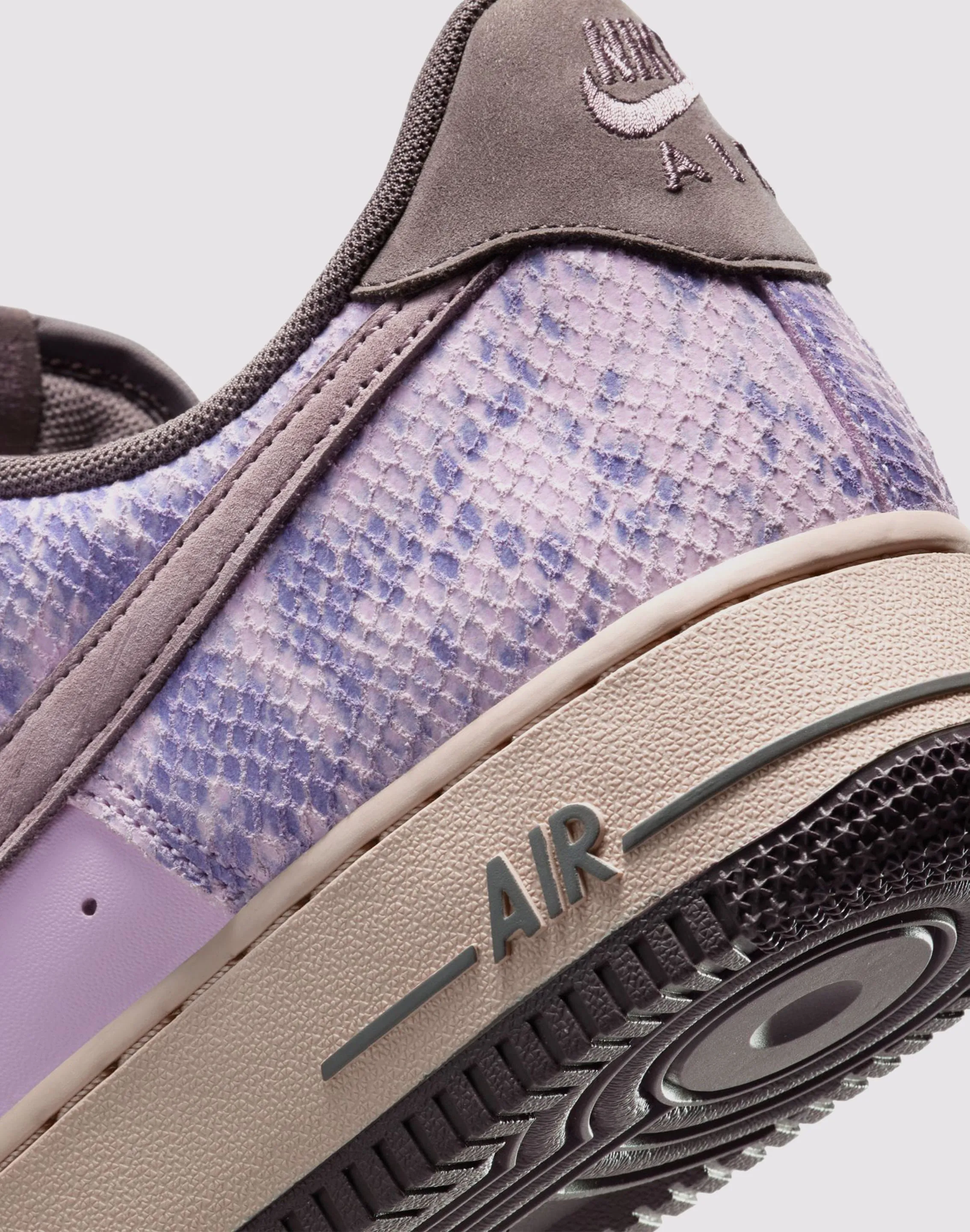 Nike Air Force 1 '07 LV8 Comfort Trainers