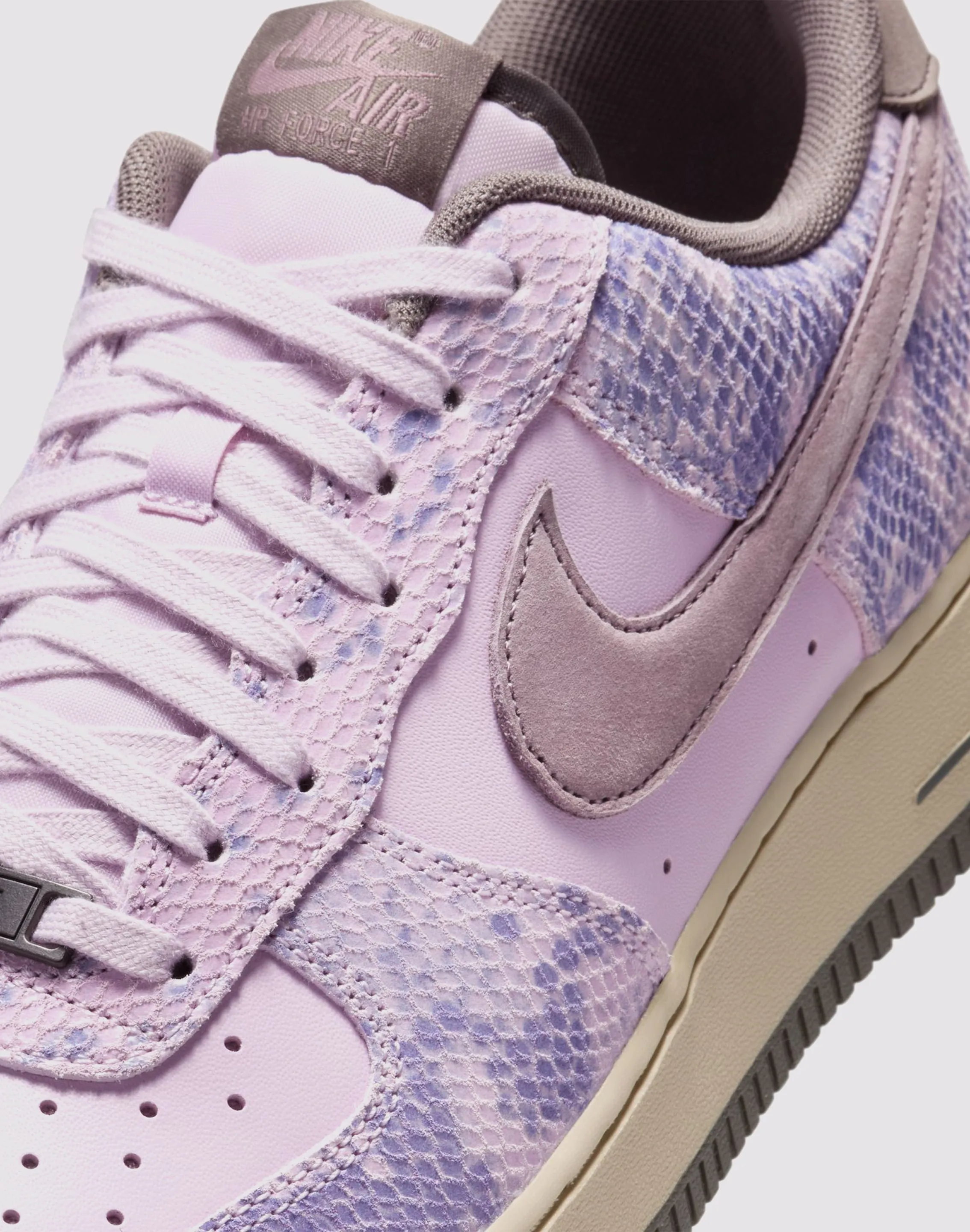 Nike Air Force 1 '07 LV8 Comfort Trainers