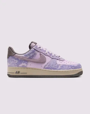 Nike Air Force 1 '07 LV8 Nike casual sneakers with modern design