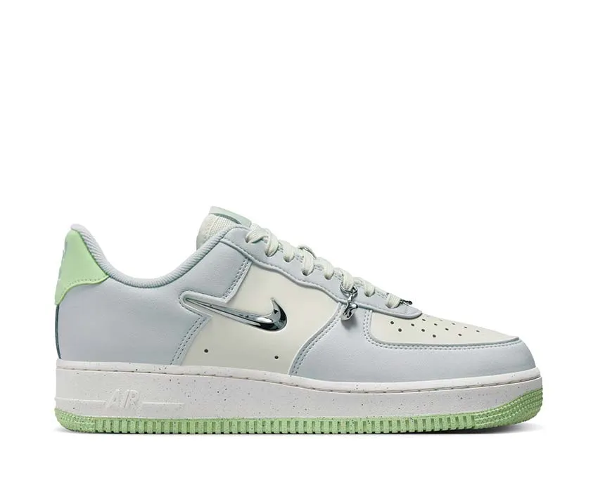 Nike Air Force 1 '07 NN SE W Nike essential sneakers for sport and street