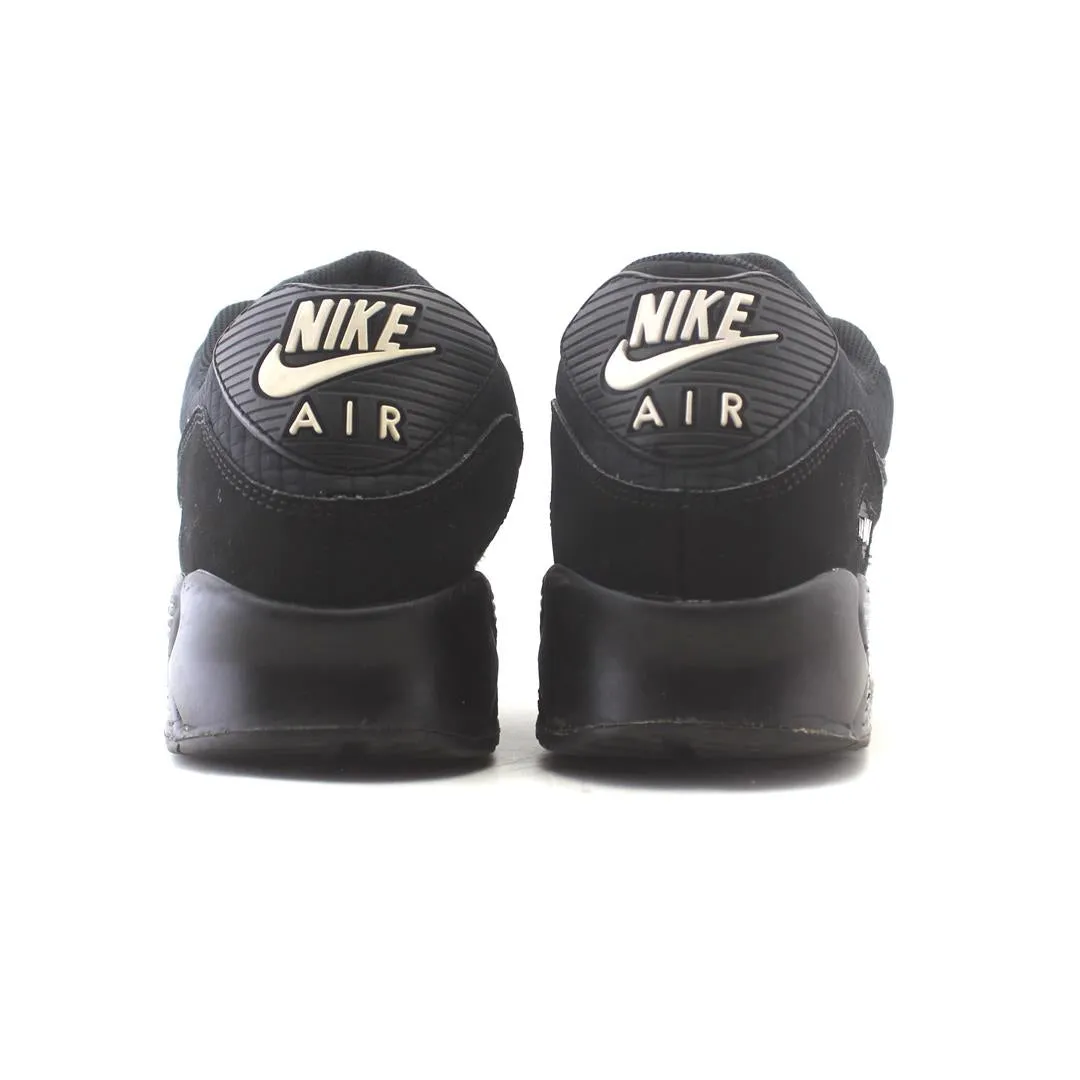 NIKE AIR MAX 90 ESSENTIAL Nike sneaker detail shots