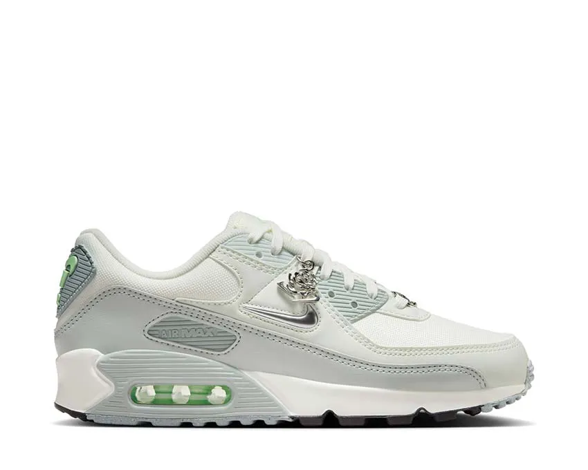 Nike Air Max 90 SE W Nike essential sneakers for sport and street