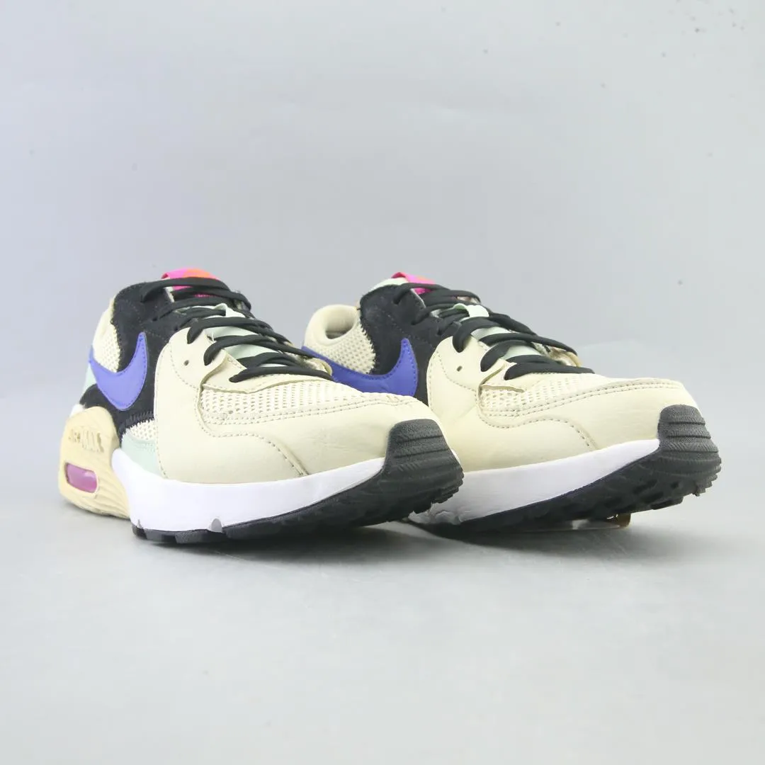 NIKE AIR MAX EXCEE classic Nike shoe photos