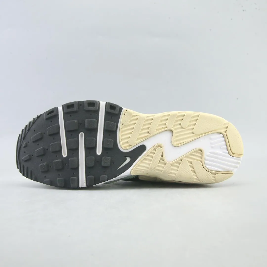 NIKE AIR MAX EXCEE classic Nike shoe photos