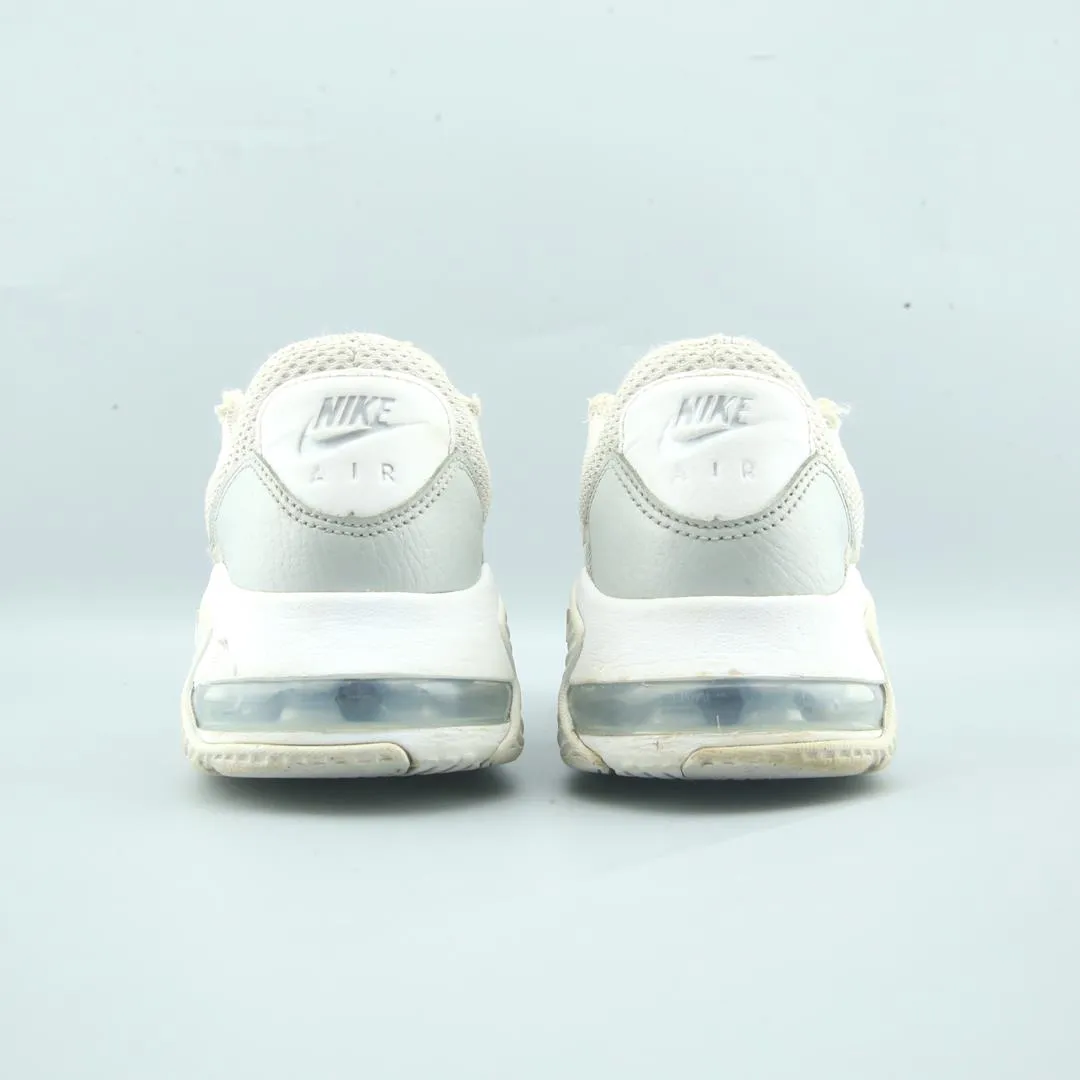 NIKE AIR MAX EXCEE Nike sneaker detail shots