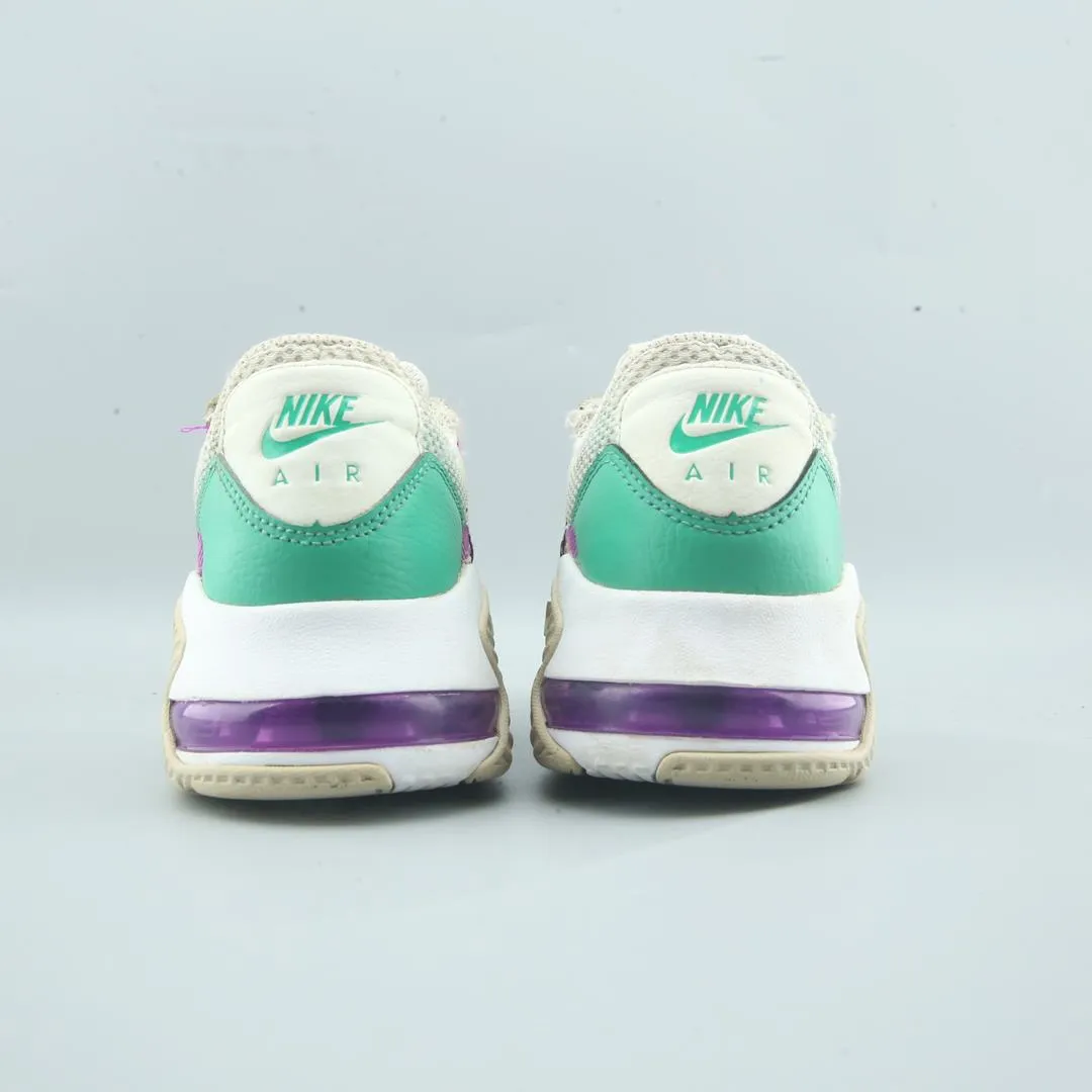 NIKE AIR MAX EXCEE Nike sneaker detail shots