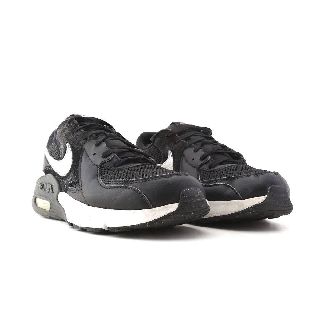 NIKE AIR MAX EXCEE sleek Nike sneaker angles
