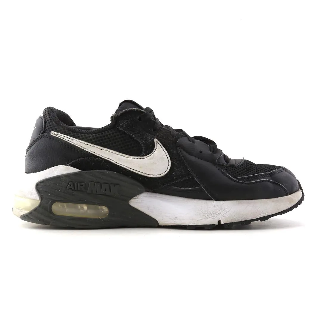 NIKE AIR MAX EXCEE sleek Nike sneaker angles