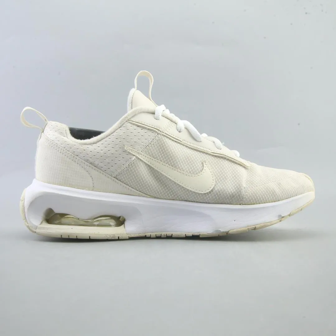 NIKE AIR MAX INTRLK sleek Nike sneaker angles