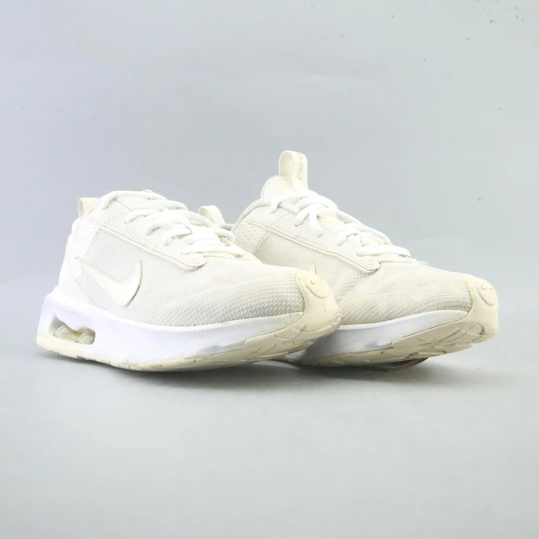 NIKE AIR MAX INTRLK sleek Nike sneaker angles