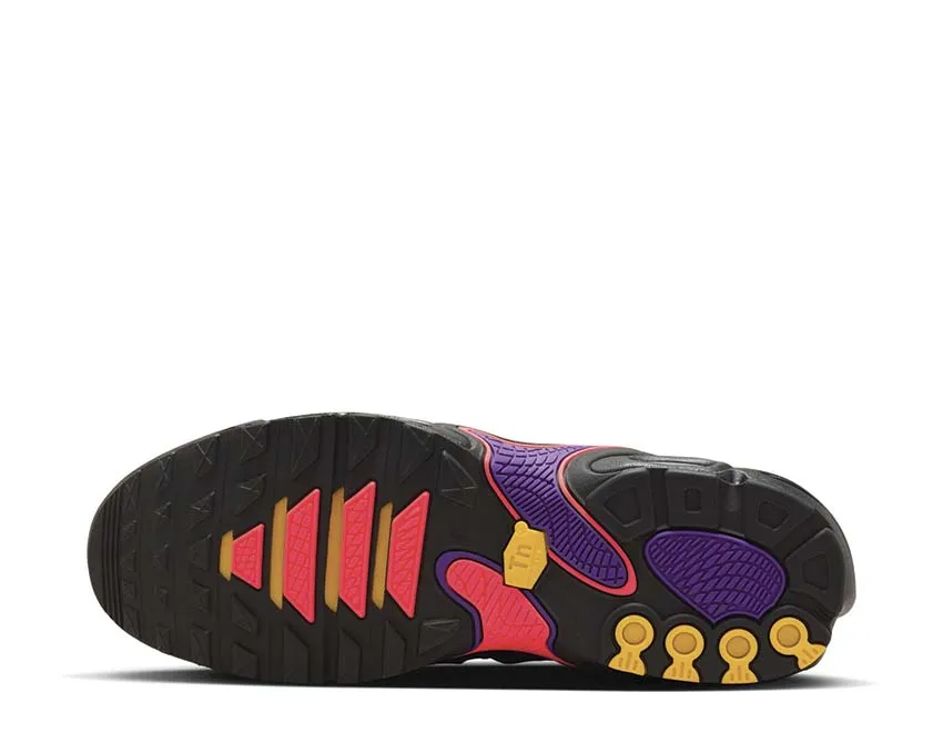 Nike Air Max Plus Drift Nike retro-inspired sneakers