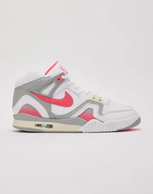 Nike Air Tech Challenge 2 Nike casual sneakers with modern design