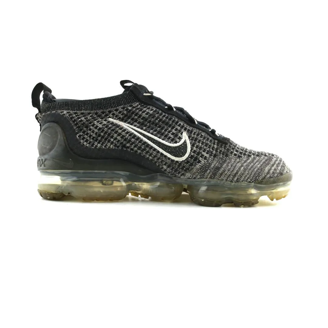 NIKE AIR VAPORMAX FLYKNIT 2021 classic Nike shoe photos