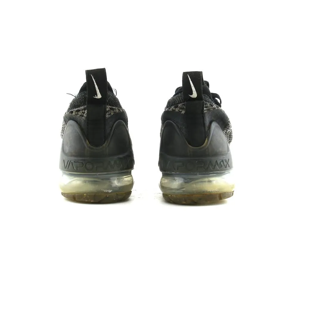 NIKE AIR VAPORMAX FLYKNIT 2021 classic Nike shoe photos
