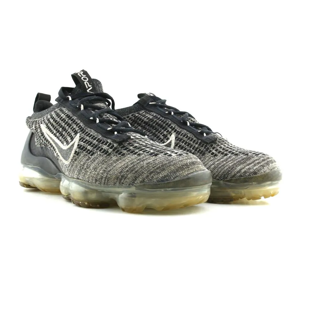 NIKE AIR VAPORMAX FLYKNIT 2021 classic Nike shoe photos