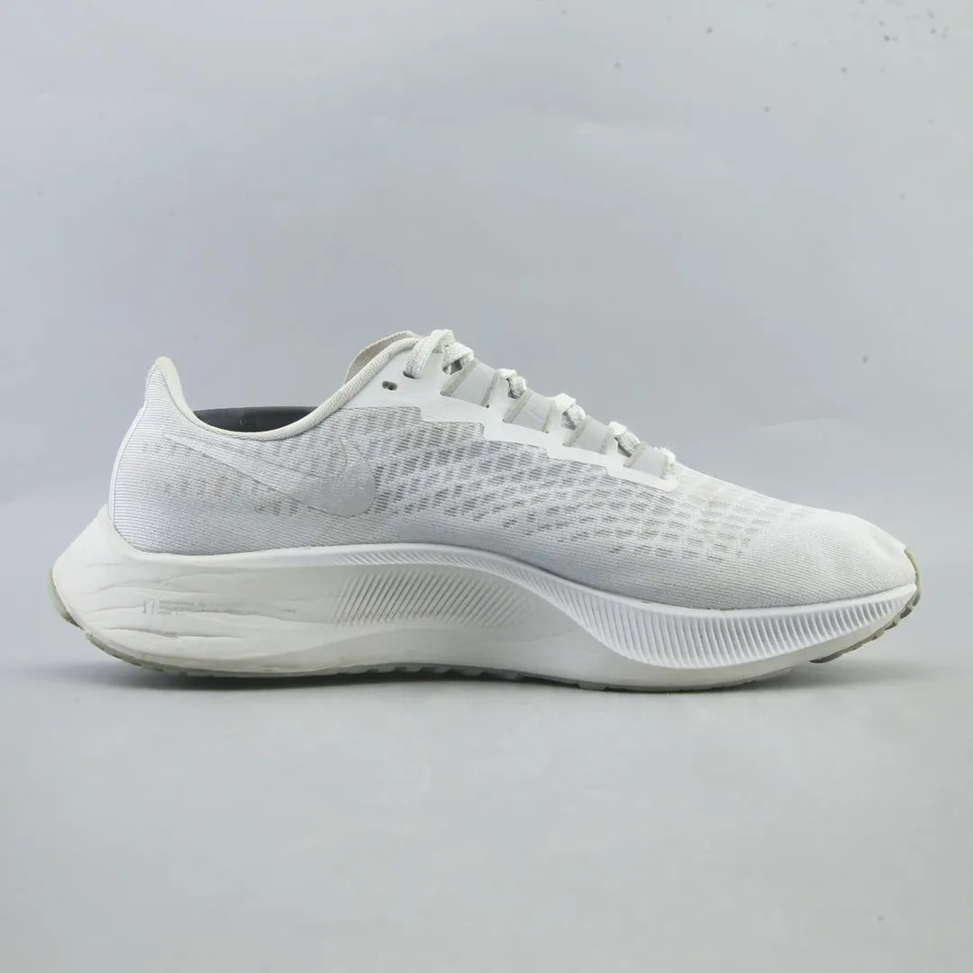 NIKE AIR ZOOM PEGASUS 37 sleek Nike sneaker angles