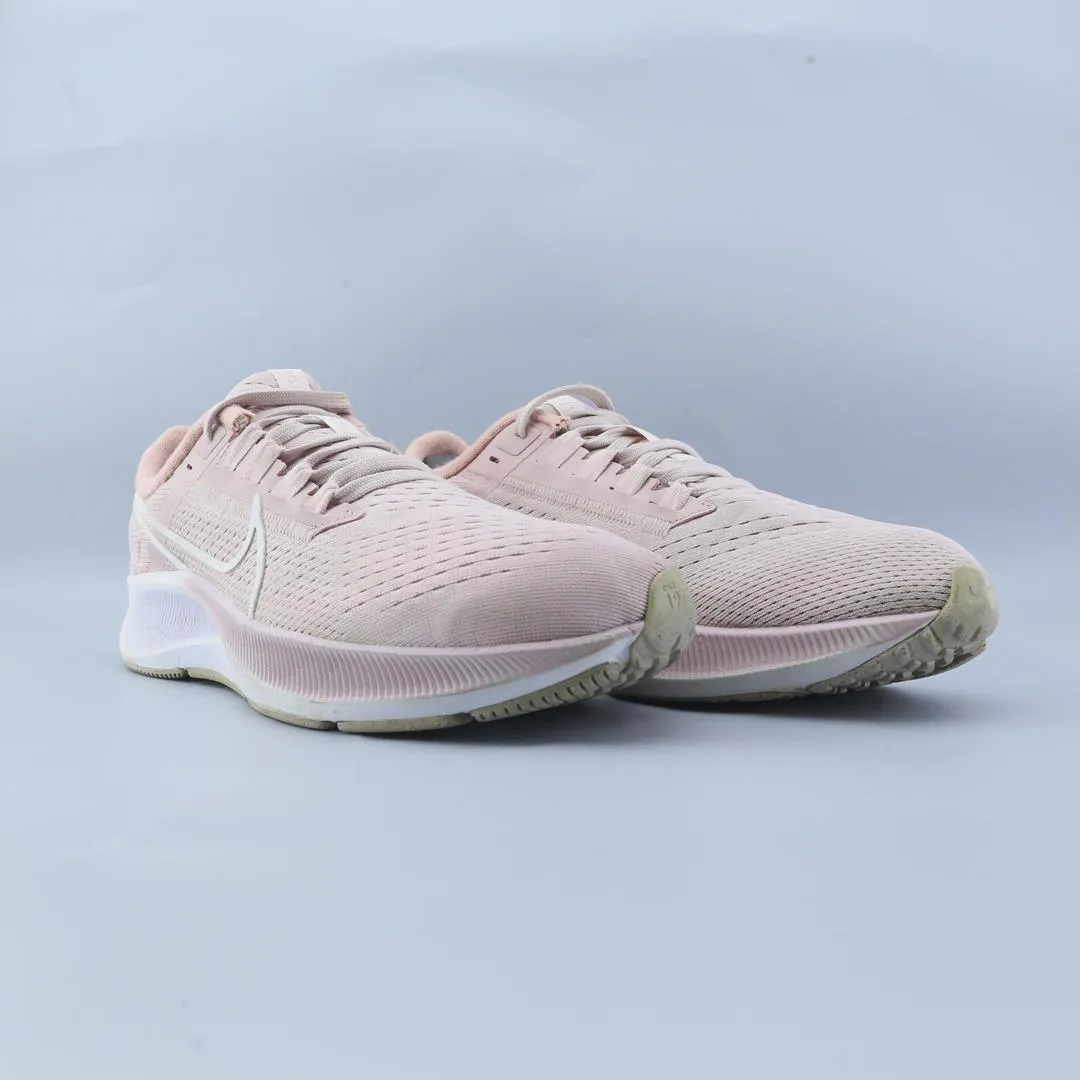 NIKE AIR ZOOM PEGASUS 38 Nike athletic footwear visuals