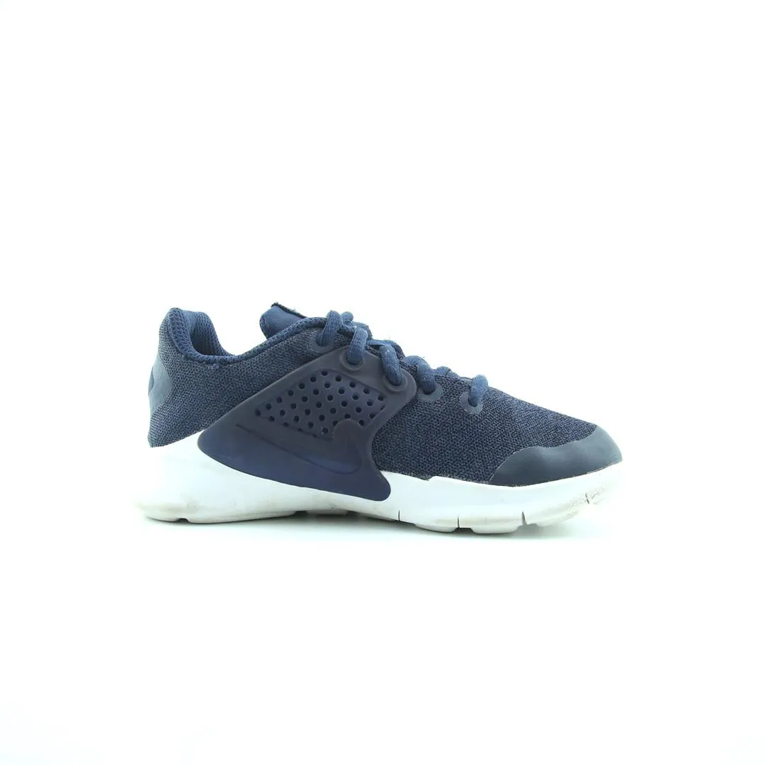 NIKE  ARROWZ (PS) Nike sneaker detail shots