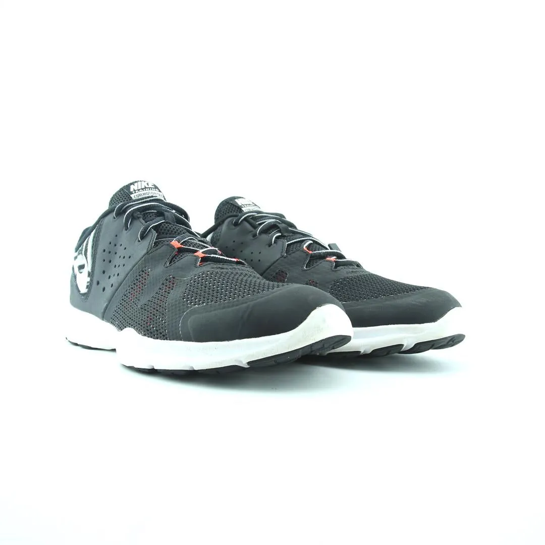 NIKE COREMOTION TR 3 Nike sneaker detail shots
