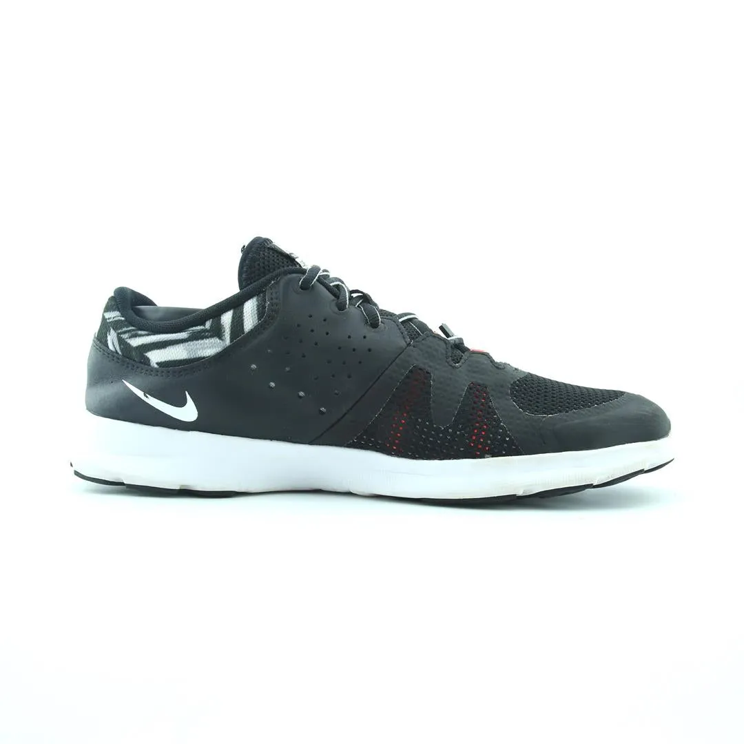 NIKE COREMOTION TR 3 Nike sneaker detail shots
